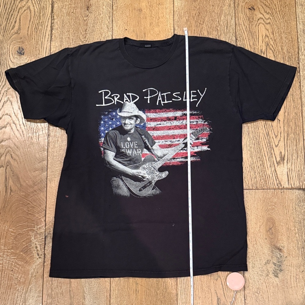 Black Graphic Tee - American Flag country Brad Paisley vintage band t-shirt - Picture 3 of 5